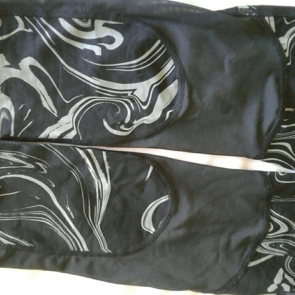 NWT Nike epic lux tight fit crops size S - Picture 6 of 6